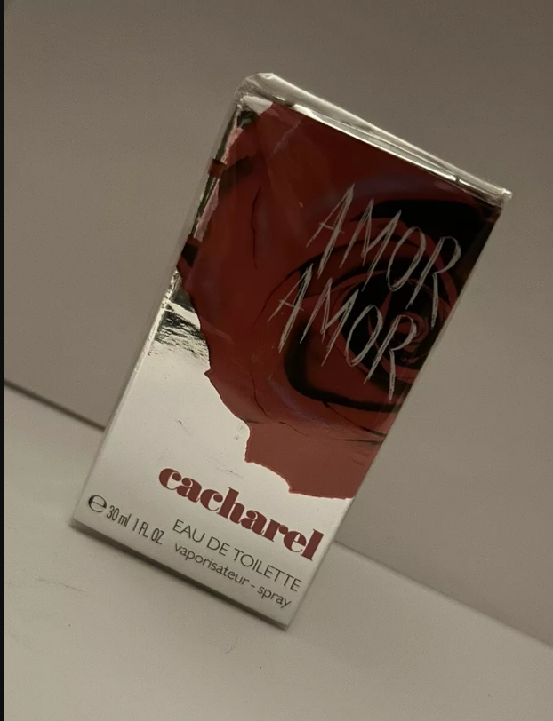 Cacharel Amor Amor Eau De Toilette for Women- 30ml -Small Box Dent- New & Sealed